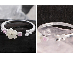 Gros plan sur le poinçon S925 et les détails de la fleur en nacre sur la bague