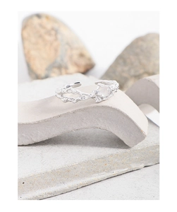 Macro detail of S925 silver ring featuring irregular texture and white agate gemstone