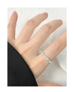 Detailed view of S925 silver ring with irregular wavy texture and delicate white pearls