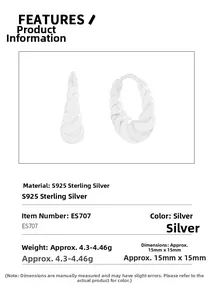 Détail macro des boucles d'oreilles croissant en argent S925 avec spécifications et tailles