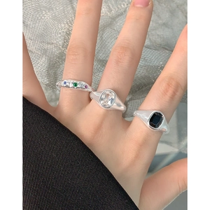 Minimalistisches S925 Silberring-Set mit strukturierter Textur und Zirkonsteinen