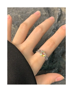 Detail of S925 silver ring featuring a colorful heart zircon and wrinkled texture