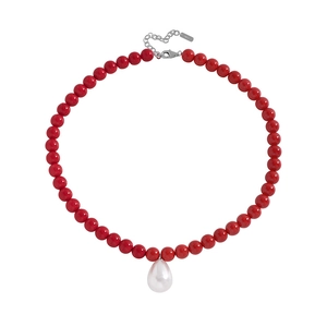 Elegante S925 Silberkette mit roten Perlen und einem weißen Perlentropfen-Anhänger