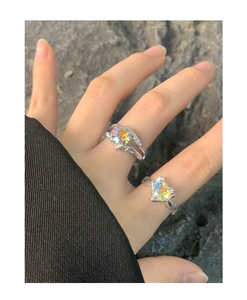 Detail of S925 silver rings with colorful heart-shaped zirconia and liquid metal texture