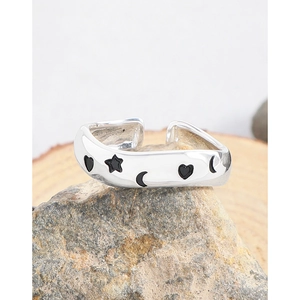Minimalist S925 silver open ring featuring engraved black heart and star patterns