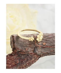Macro shot of S925 sterling silver stamp on golden flower and paw print open ring