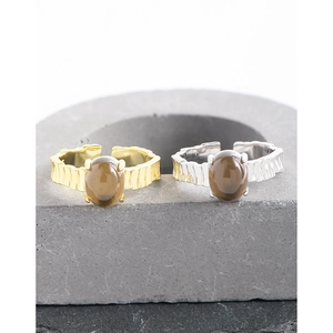 Anillos de plata S925 con cuarzo ahumado natural y diseño con textura ondulada