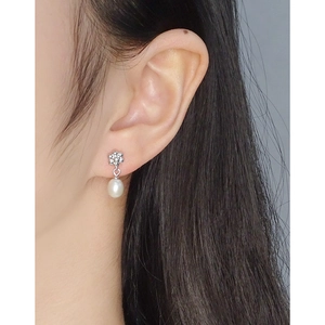Élégantes boucles d'oreilles fleur en argent S925 avec perles d'eau douce naturelles