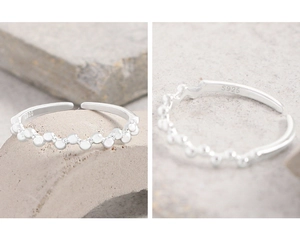 Detail of S925 sterling silver ring showing beaded design and hallmark engraving