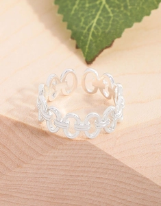Macro shot of S925 sterling silver interlocking loop ring with detailed hallmark stamp