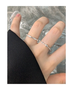 Detailed close-up of S925 sterling silver heart ring with twisted rope stackable band
