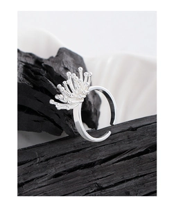 Detailed close-up of S925 sterling silver ring with a 3D firework floral cluster design