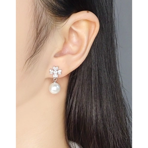 Elegant S925 silver leaf earrings with sparkling cubic zirconia and large round pearl beads