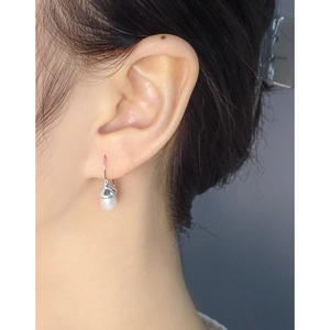 Elegant S925 silver drop earrings featuring natural white pearls on a female model
