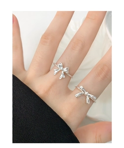 Close-up of S925 sterling silver bow rings with polished finish on model's hand