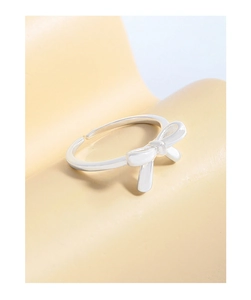 Macro shot of polished S925 silver bowknot ring showing adjustable opening details