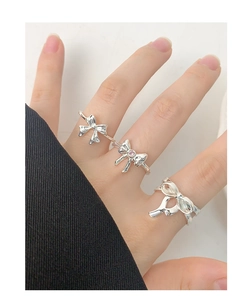 Close-up of S925 silver bow rings set featuring a pink zircon and polished metal details