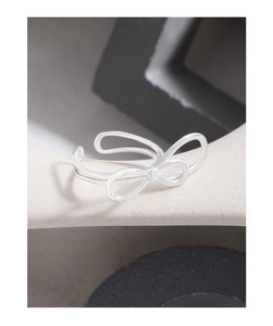 Detail of S925 sterling silver bow ring featuring a minimalist double-line open design