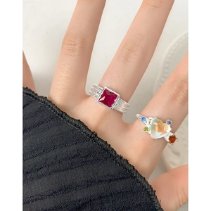 S925 sterling silver rings with rose red zircon and textured bands on a model's hand