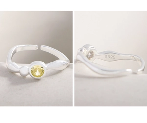 Detailansicht eines S925 Sterling Silberrings mit gelbem Zirkon und unregelmäßigem Design
