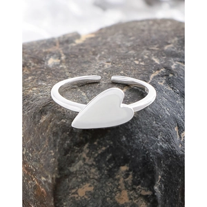 Minimalist S925 sterling silver heart-shaped open ring on a textured grey stone base