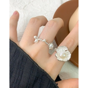 Elegant S925 sterling silver ring set featuring shell design and delicate pearls