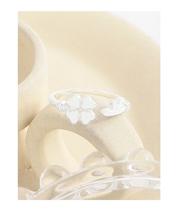 Detailed view of S925 sterling silver ring showing the key and clover design elements