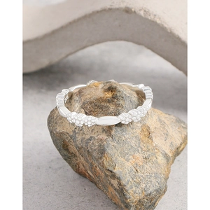 Minimalist S925 sterling silver floral ring with textured bead design on stone