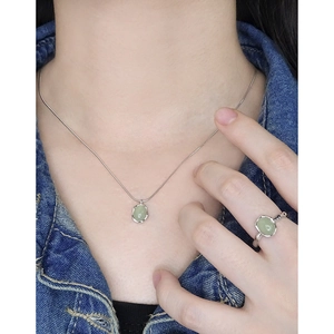 Set gioielli minimalisti in argento S925 con anello e collana di cristallo verde