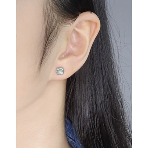 Minimalist S925 silver stud earring with green crystal and textured hammered design