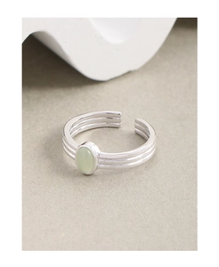 Close-up of S925 silver ring with green crystal and adjustable triple-line band