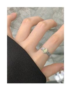 Detailed view of S925 silver ring featuring triple-layer band and oval green gemstone