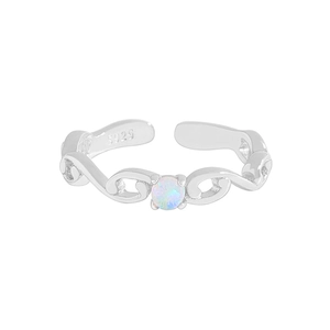 Anello aperto ondulato in argento S925 con pietra di opale tonda su sfondo bianco