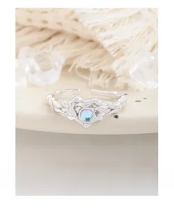 Macro di anello a cuore in argento S925 con pietra opale e trama di lava fusa