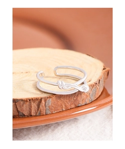 Detail of S925 sterling silver double-layer knotted ring with adjustable open band design