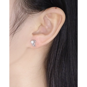 Elegant S925 sterling silver hollow wing earrings with round white pearls on model