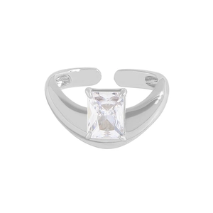 Anello regolabile in argento S925 con zircone bianco taglio smeraldo dal design moderno