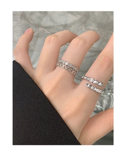 Close-up of S925 silver layered ring with round diamond and textured square pattern