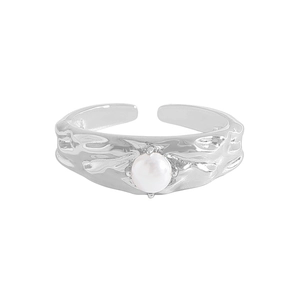 Modern S925 sterling silver ring with textured finish and a central white pearl