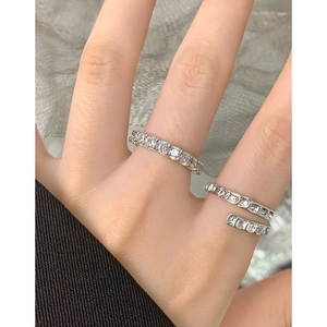 S925 sterling silver fish scale open ring and pavé diamond band set on model hand