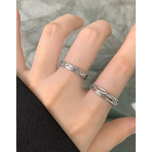 Minimalist S925 silver layered rings with intertwined lines and twisted rope texture on hand