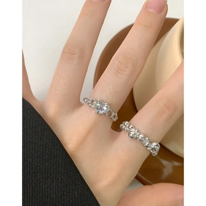 Set di anelli in argento S925 con pietra di luna a cuore e motivi a vite ornati