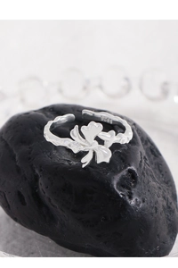 Macro shot showing S925 sterling silver hallmark on the irregular open ring band