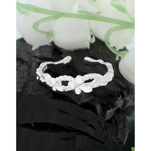 S925 sterling silver butterfly ring with wrinkled texture and woven flower petal design