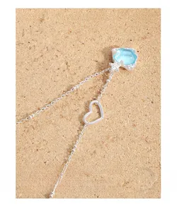 Détail du collier en argent S925 avec cristal bleu clair et maillon en cœur