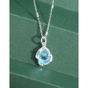 Collier en argent sterling S925 avec cristal bleu clair et pendentif d'art fluide