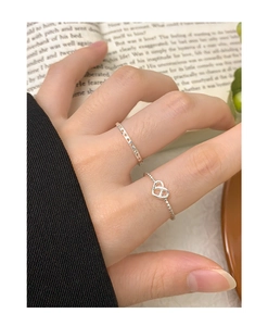 Detailed close-up of S925 sterling silver hollow heart rings with twisted rope texture