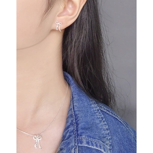Elegant S925 sterling silver ribbon bow necklace and earrings set worn by a model