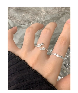 Close-up of S925 sterling silver wheat leaf ring and irregular wave ring set on fingers