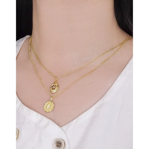 Collier double épaisseur en or vintage français avec pendentifs zircon rose et ondulé